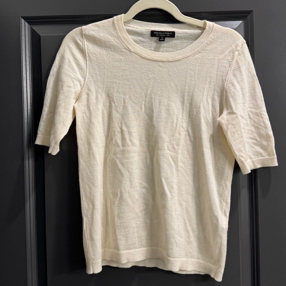 SOFT Banana Republic Cream Merino Wool Top 100% Merino Wool